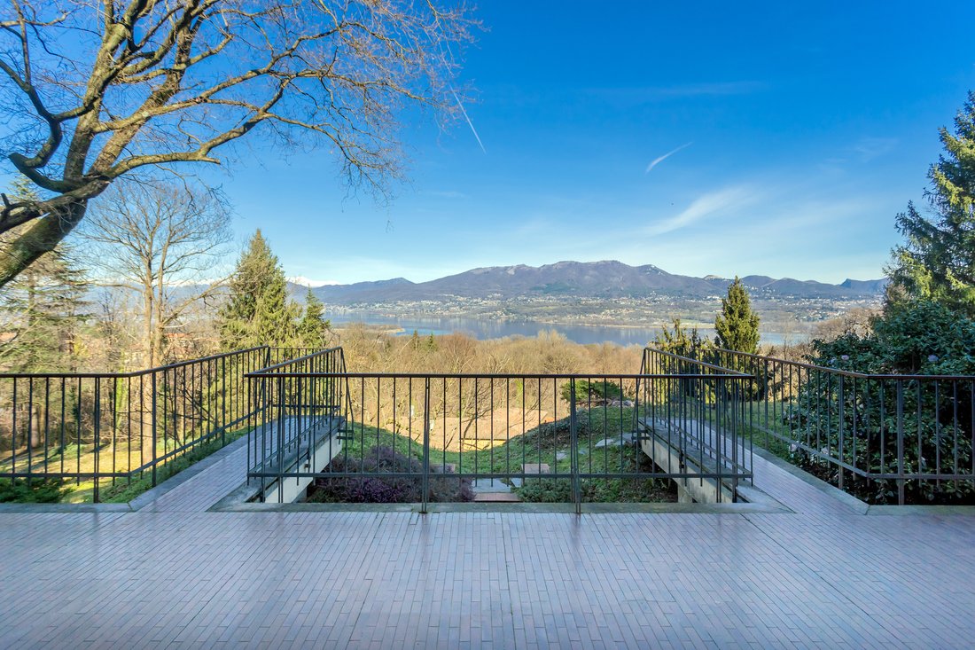Mansion With Private Park On The Shores Of Lake Varese