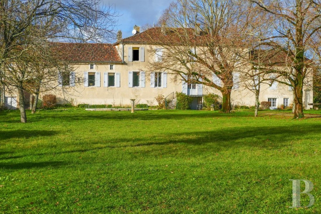 A Grand 18th Century Country In Saint Jean D'angély, Nouvelle Aquitaine