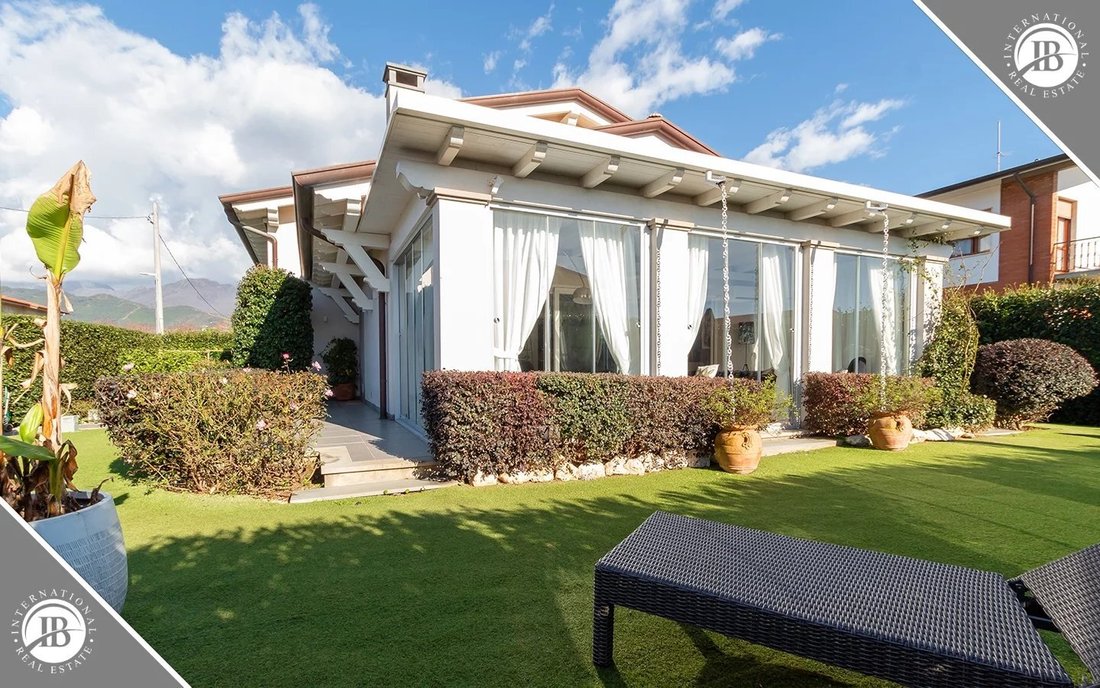 Villa in Center, Forte dei Marmi, Tuscany 3 - 13897122