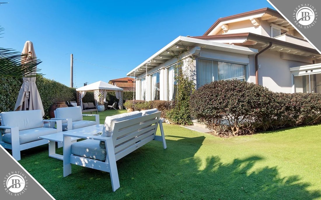 Villa in Center, Forte dei Marmi, Tuscany 2 - 13897122