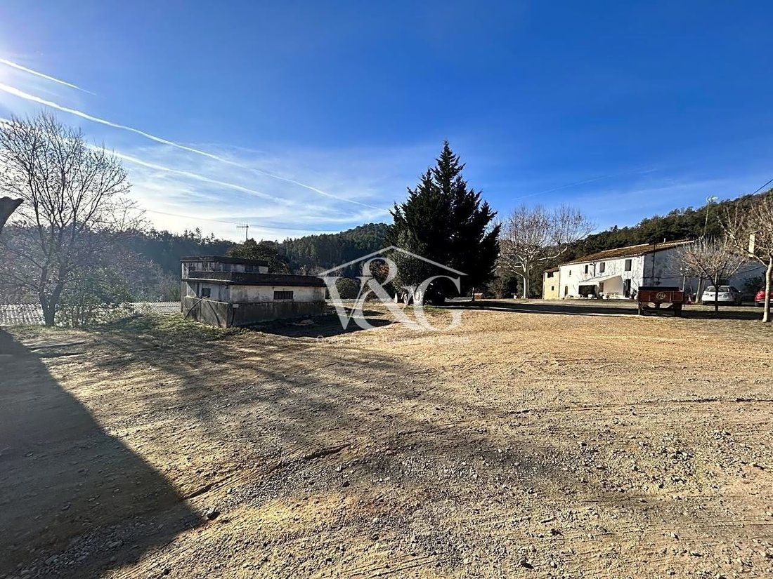 Villa in Brunyola i Sant Marti Sapresa, Catalonia, Spain 1 - 13897165