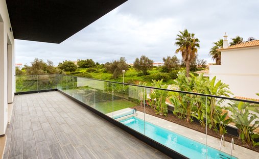 House in Praia dos Pescadores, Olhos de Agua, Portugal 1