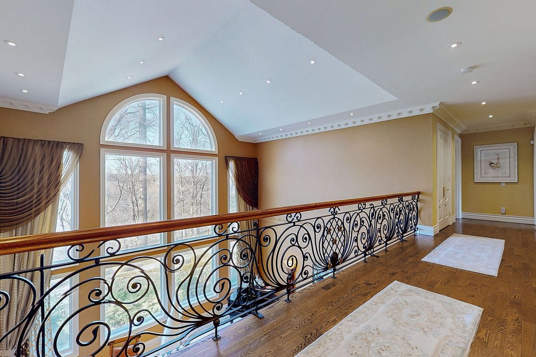 House in Toronto, Ontario, Canada 5 - 13894876