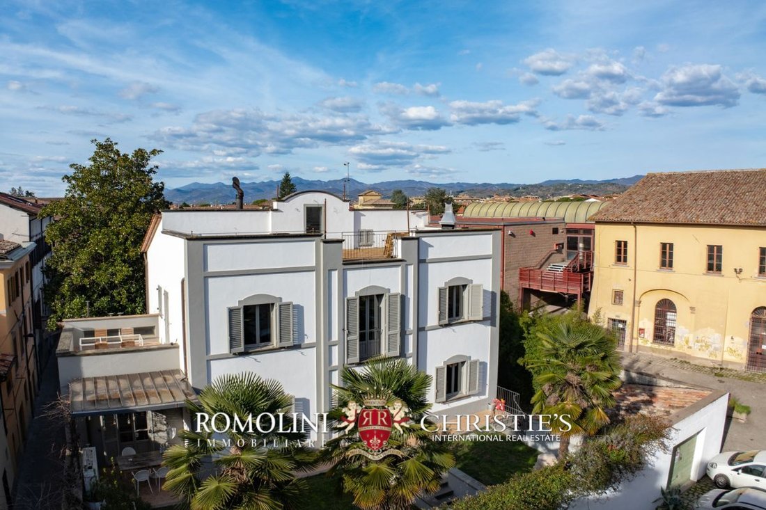 Umbria Liberty Villa With Terrace And Garden For Sale, Historic Center Of Città Di Castello