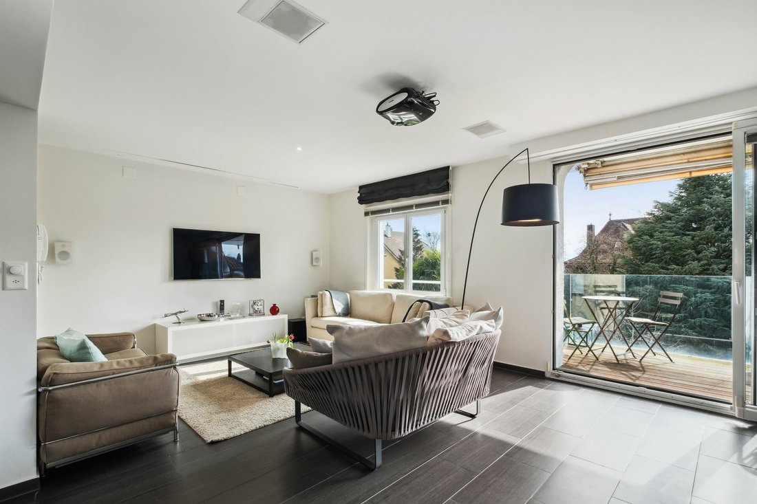 5 Room Duplex Penthouse, 5 Minute Walk From Center In Vaud