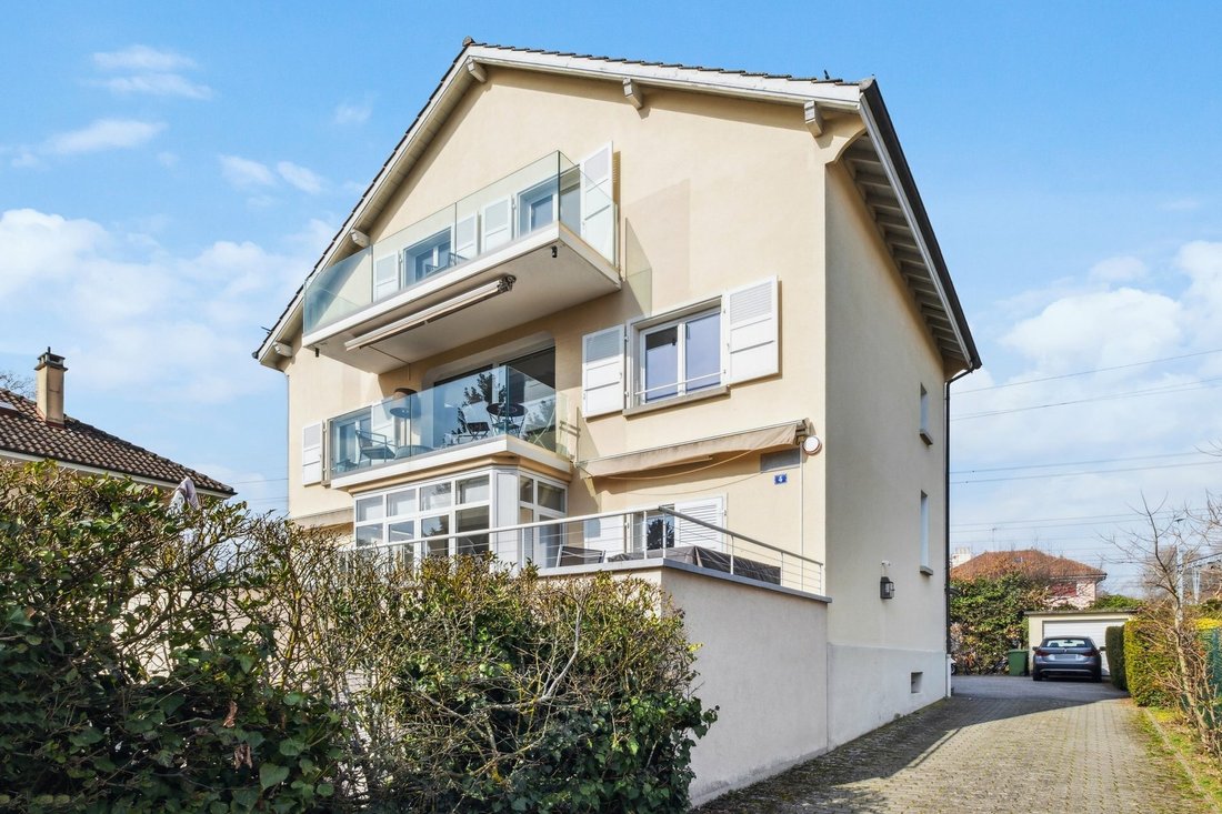 5 Room Duplex Penthouse, 5 Minute Walk From Center In Vaud