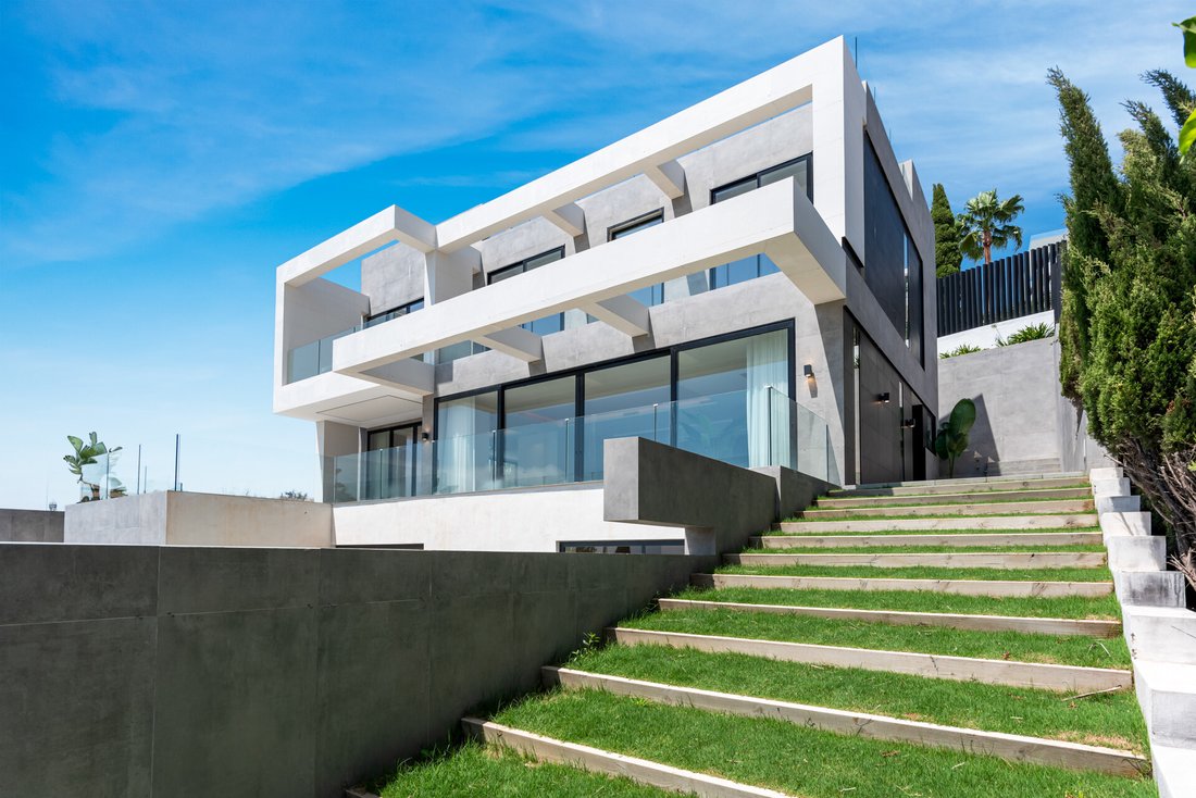 Villa in Cancelada, Estepona, Andalusia 2 - 13899687