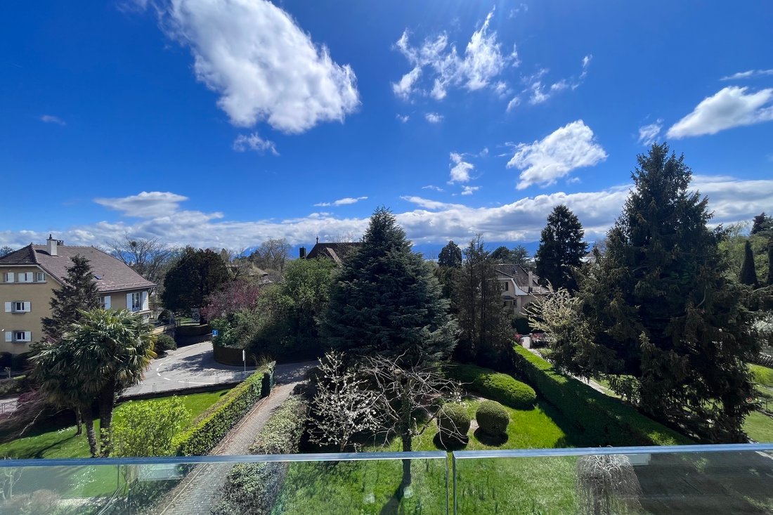 5 Room Duplex Penthouse, 5 Minute Walk From Center In Vaud