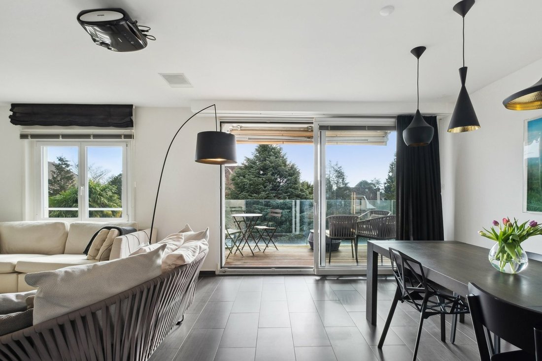 5 Room Duplex Penthouse, 5 Minute Walk From Center In Vaud