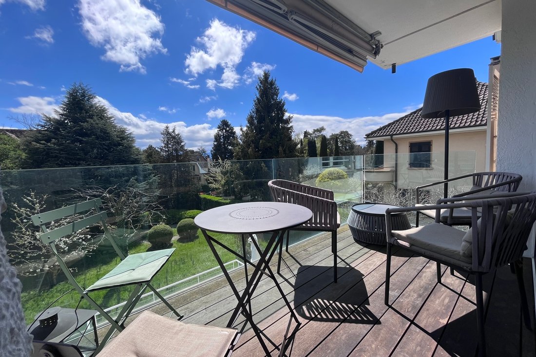 5 Room Duplex Penthouse, 5 Minute Walk From Center In Vaud