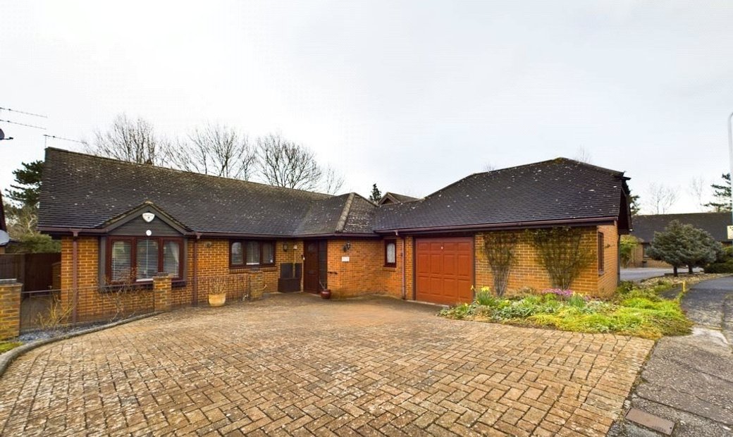 Bungalow Horns End Place Pinner 17 In Pinner, England, United Kingdom