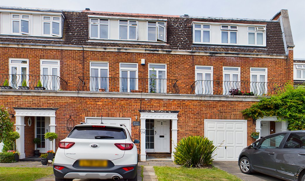House Azalea Walk Pinner 76 In Ruislip, England, United Kingdom For