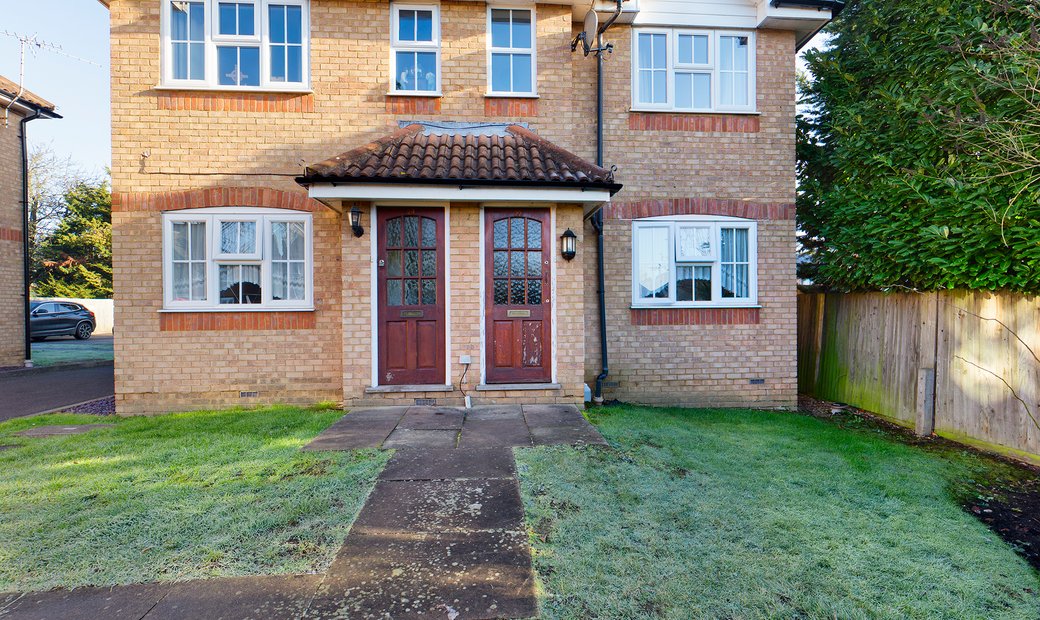 Flat Apartment St. Peters Close Ruislip 22 In Pinner, England, United