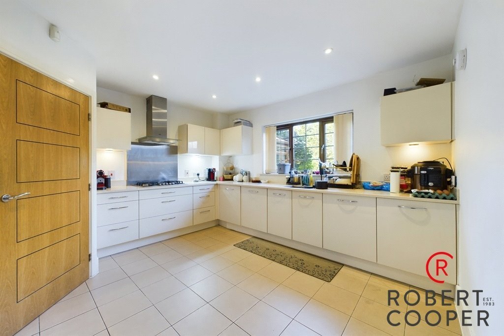 House in Eastcote, Hillingdon, England 3 - 13913217