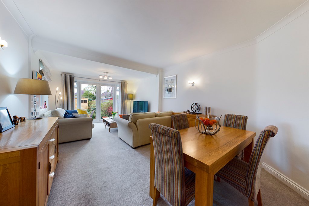 Bungalow North View Pinner 80 In Pinner, England, United Kingdom For