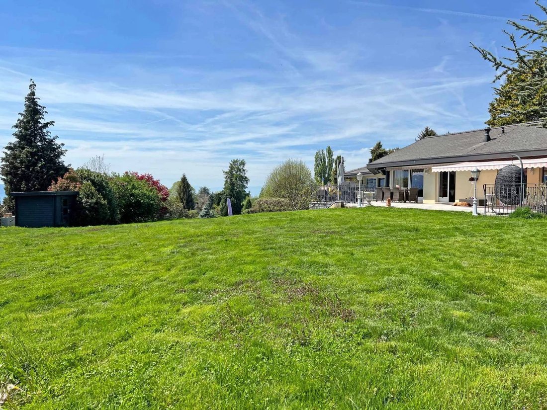 Villa With Views Of The Lake And In Blonay Saint Légier, Vaud