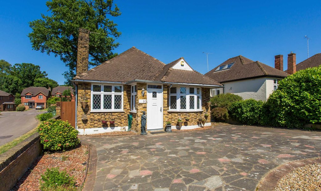 Bungalow Rodney Gardens Eastcote Middlesex In Pinner, England, United Kingdom For Sale (13913484)