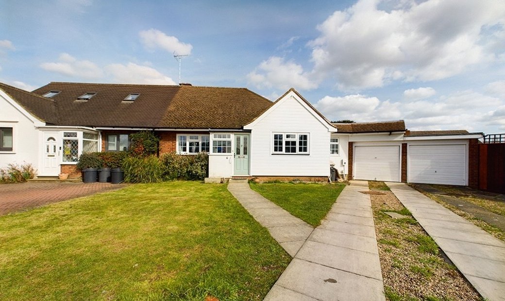 Bungalow Henley Gardens Pinner 6 In Pinner, England, United Kingdom For