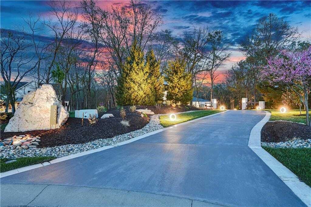 One Of A Kind Luxury Sanctuary In Stilwell, Kansas, United States For