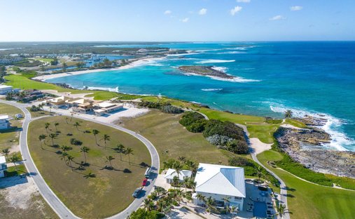 Photo inspiration: Picture Idea: Luxury Homes With Tennis Court For Sale In Rokers Point