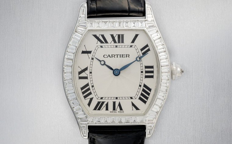 Watches 19 Cartier for sale on JamesEdition