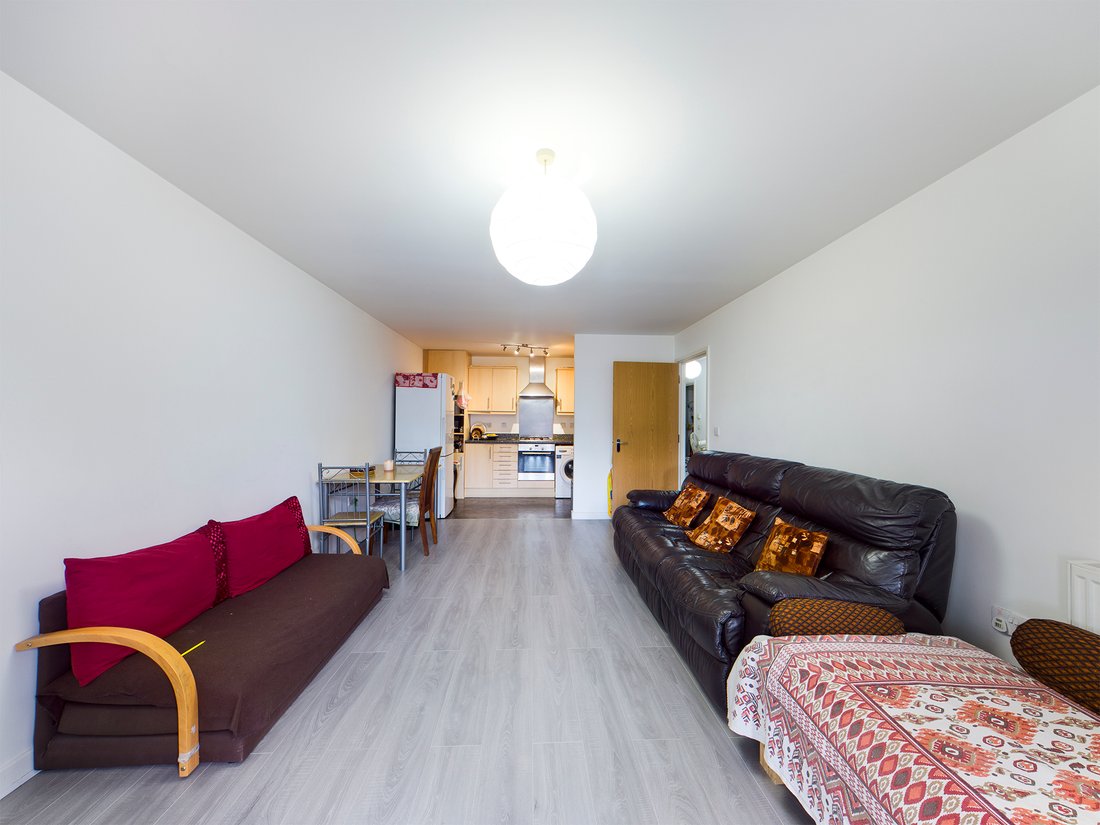 Flat Apartment Gray Court, 73 Marsh Road, In Pinner, England, United