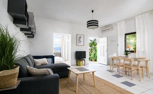 Villa in Okrug Gornji, Split-Dalmatia County, Croatia 1