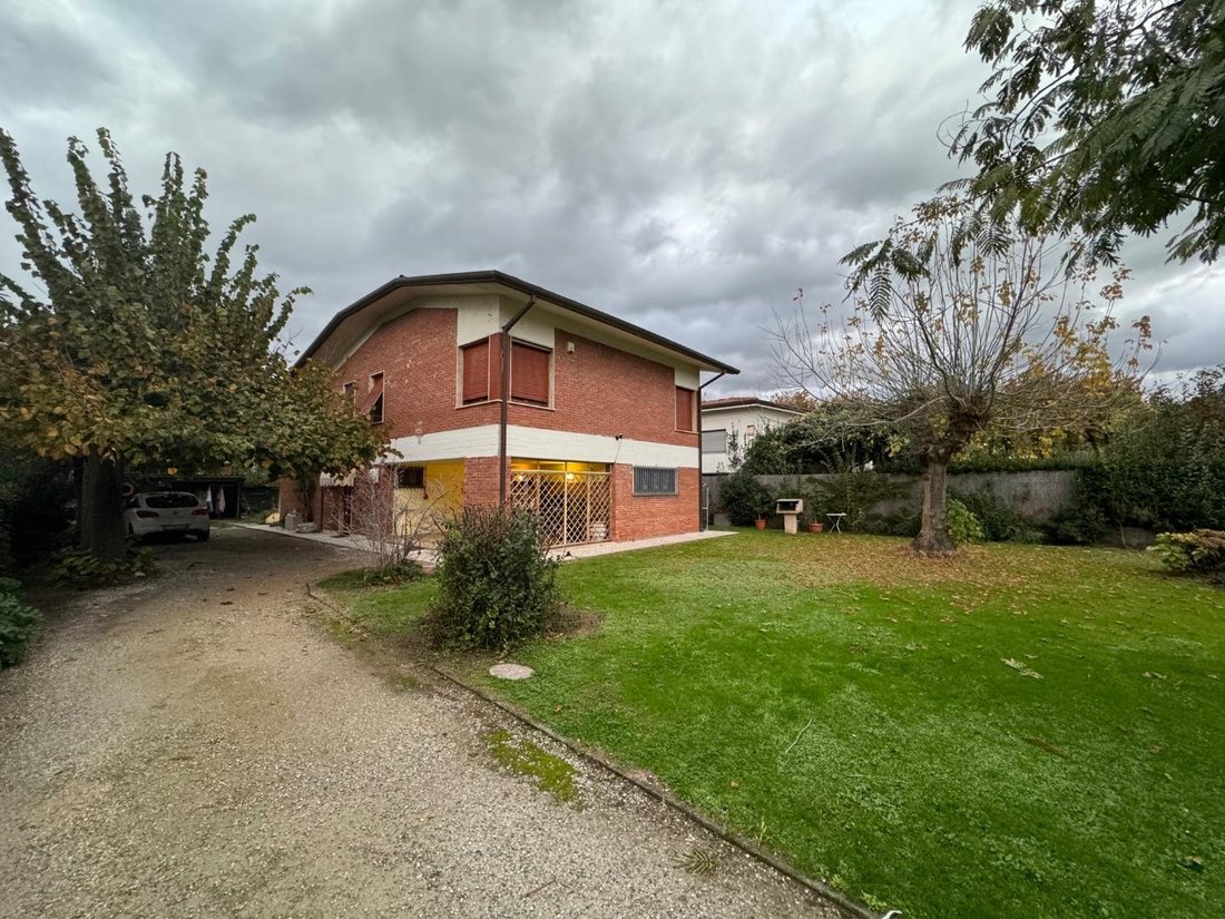Villa in Caranna-Vaiana, Forte dei Marmi, Tuscany 1 - 13497527