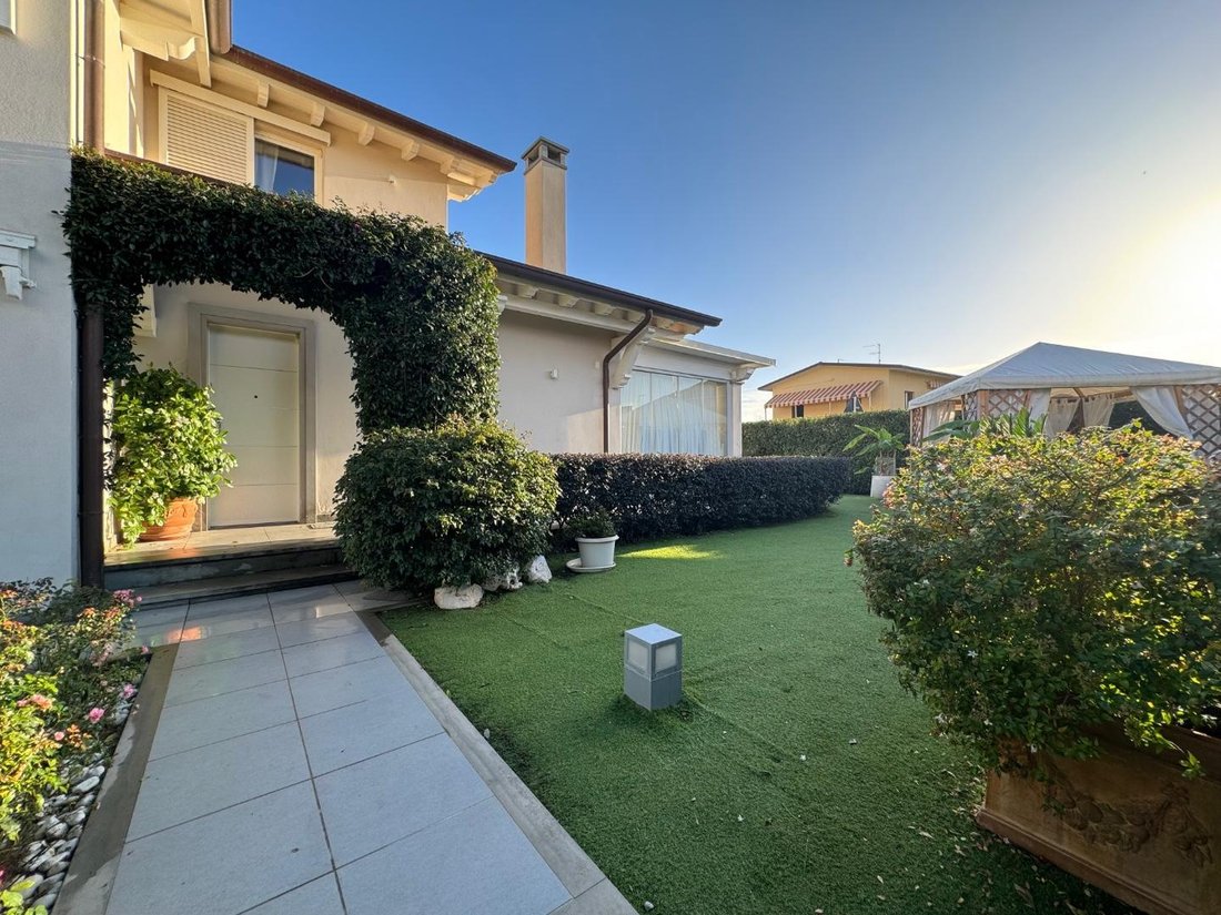 Villa in Caranna-Vaiana, Forte dei Marmi, Tuscany 4 - 13515062
