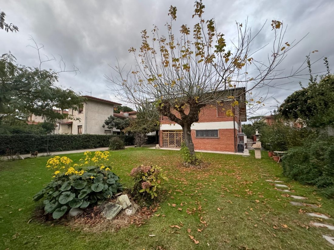 Villa in Caranna-Vaiana, Forte dei Marmi, Tuscany 2 - 13497527