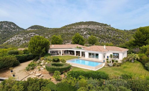 House in Centre Ouest, Ollioules, France 1