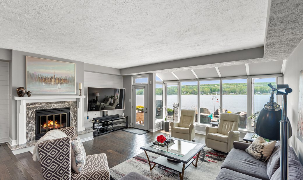 Stunning Townhouse In Ontario, Canada For