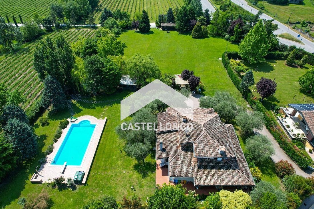 Villa in Lugana, Sirmione, Lombardy 2 - 13920559