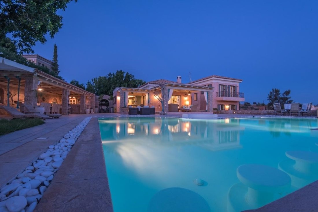 Villa in Koinotita Kranidiou, Kranidi, Greece 1 - 13923856