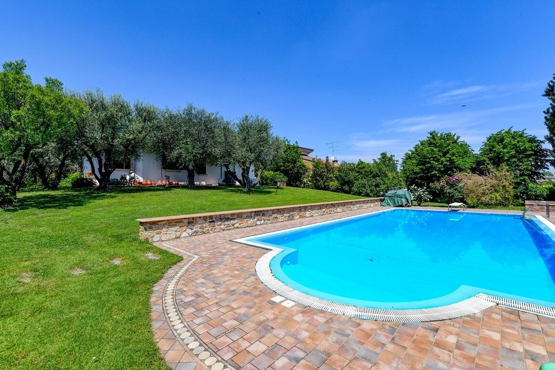 Villa in Lugana, Sirmione, Lombardy 1 - 13920559