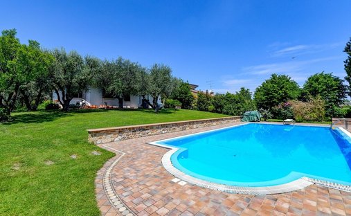Villa in Lugana, Sirmione, Lombardy 1