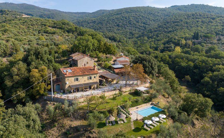 Farmhouse With Pool And Park In Cortona In Tuscany Italy For Sale