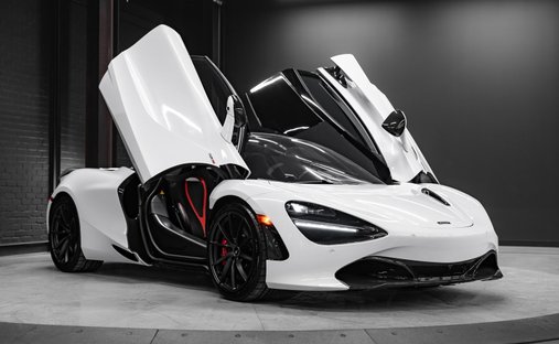 Black and white shop 720s