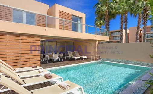 Townhouse in Praia dos Pescadores, Olhos de Agua, Portugal 1