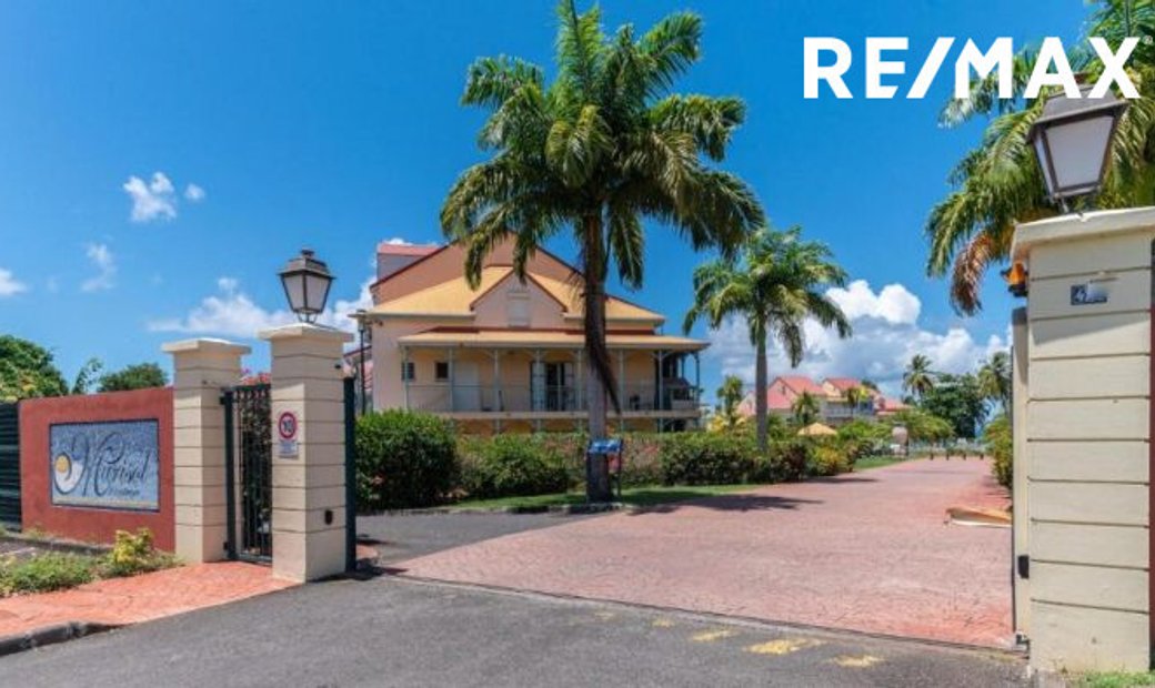 Le Gosier Apartment In Grande Terre, Guadeloupe For Sale (13929626)