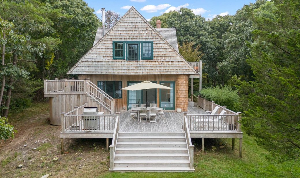 Timeless Cedar Carriage House For Rent In Wainscott, New York, United