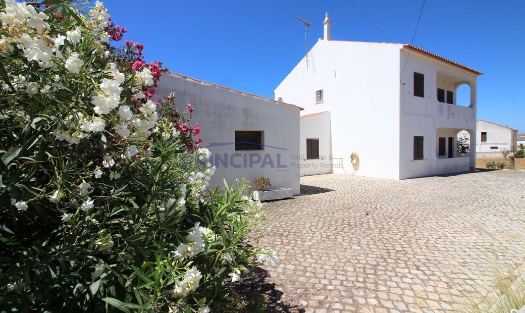 House V5 + 1 And Land 2790 M2 With Well In In Vale De Parra, Algarve