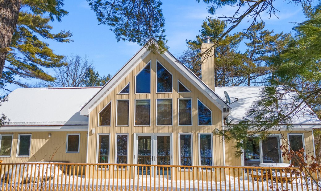 Bay Island Cottage In Ontario, Canada For Sale (13930108)