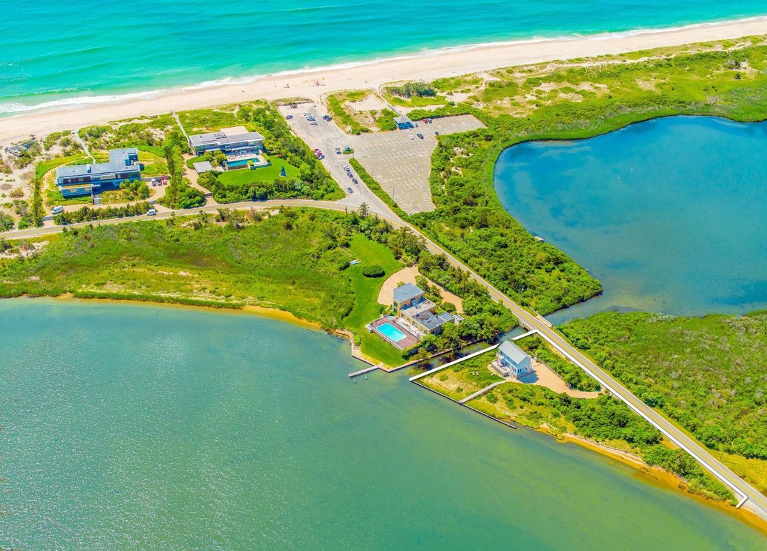 Flying Point Beach Cottage On Mecox Bay In Water Mill, New York, United