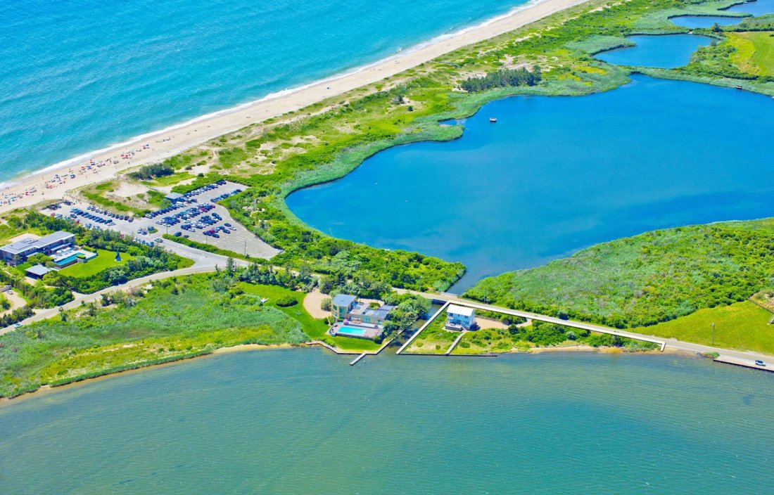 Flying Point Beach Cottage On Mecox Bay In Water Mill, New York, United