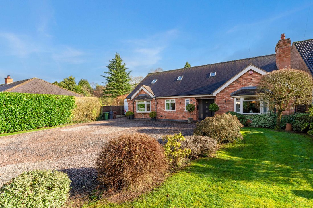 4 Bedroom Detached House For Sale In In Burcot, England, United Kingdom