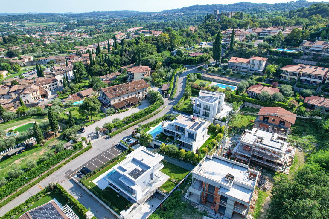 Villa in Hill Zone, Padenghe sul Garda, Lombardy 1 - 13930276