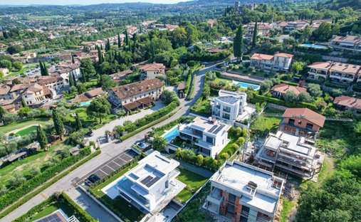 Villa in Hill Zone, Padenghe sul Garda, Lombardy 1