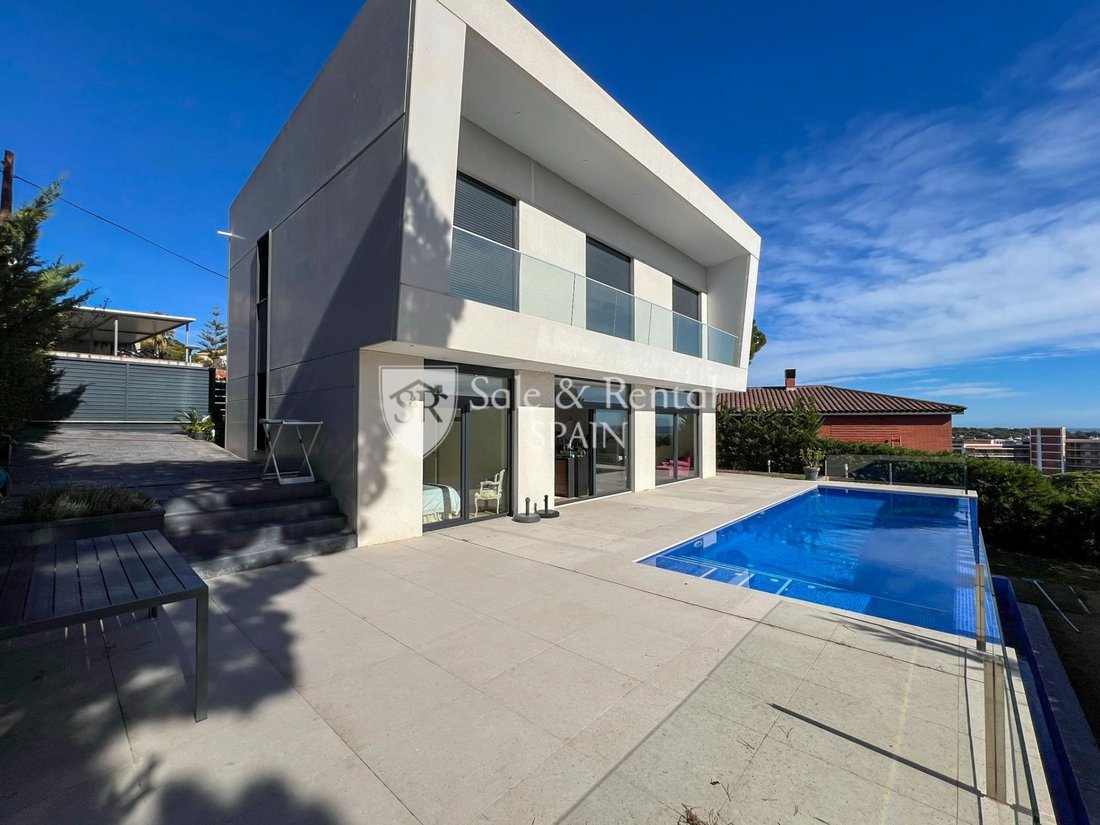 Chalet in Sant Feliu de Guixols, Catalonia, Spain 1 - 13931785