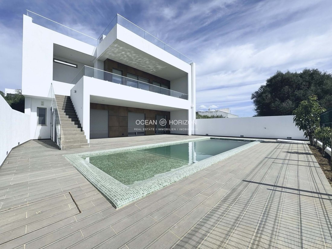 Villa in Mexilhoeira Grande, Algarve, Portugal 1 - 13930907